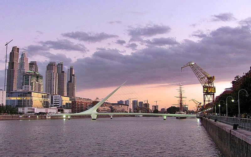 Puente de Lac mujer argentine