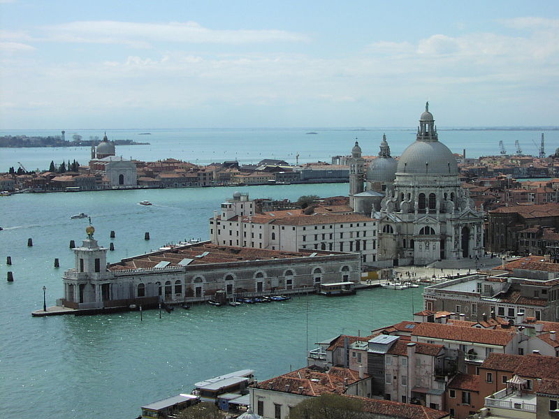 Venezia punta della dogana italie