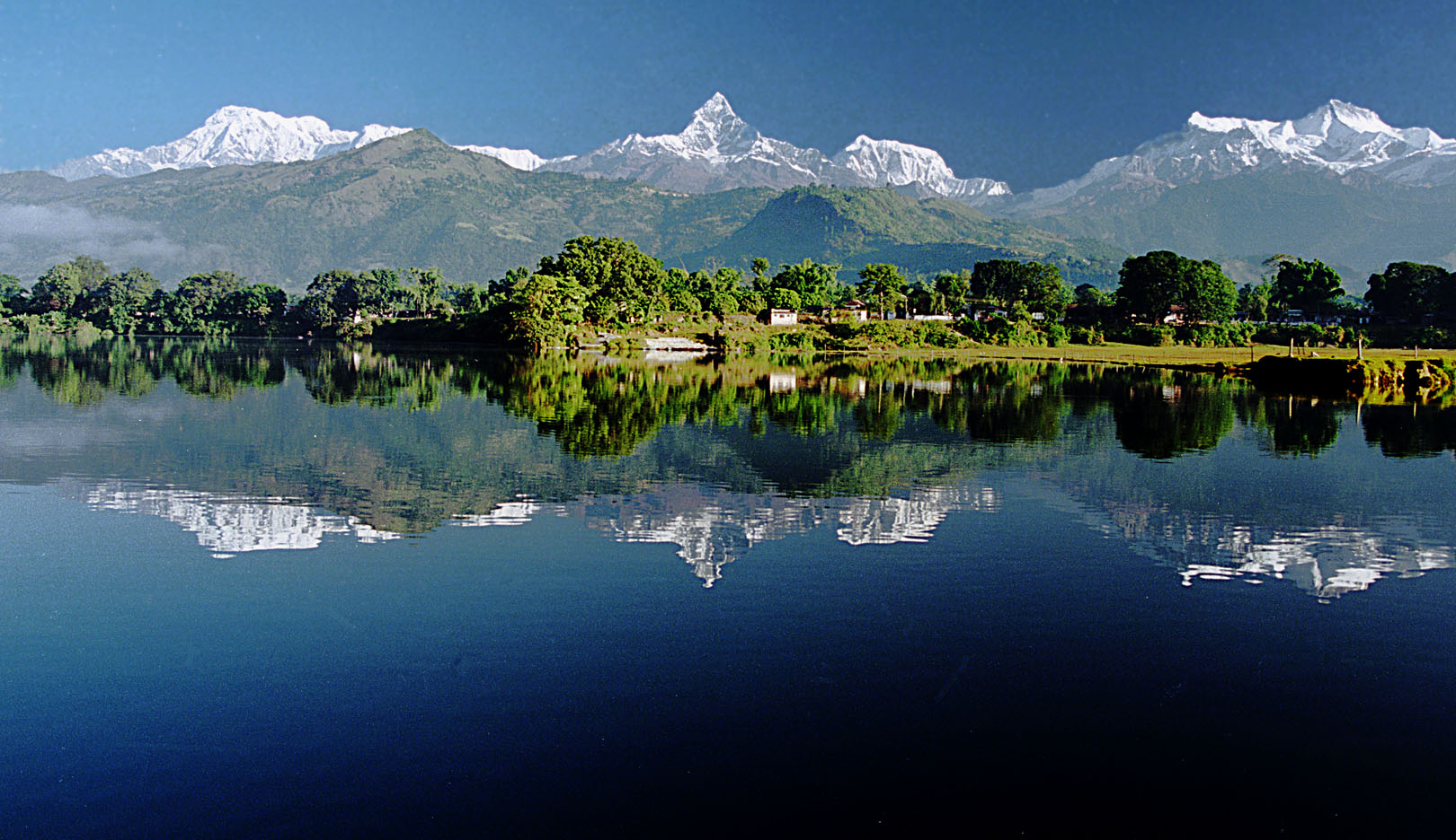 des lacs en Nepal
